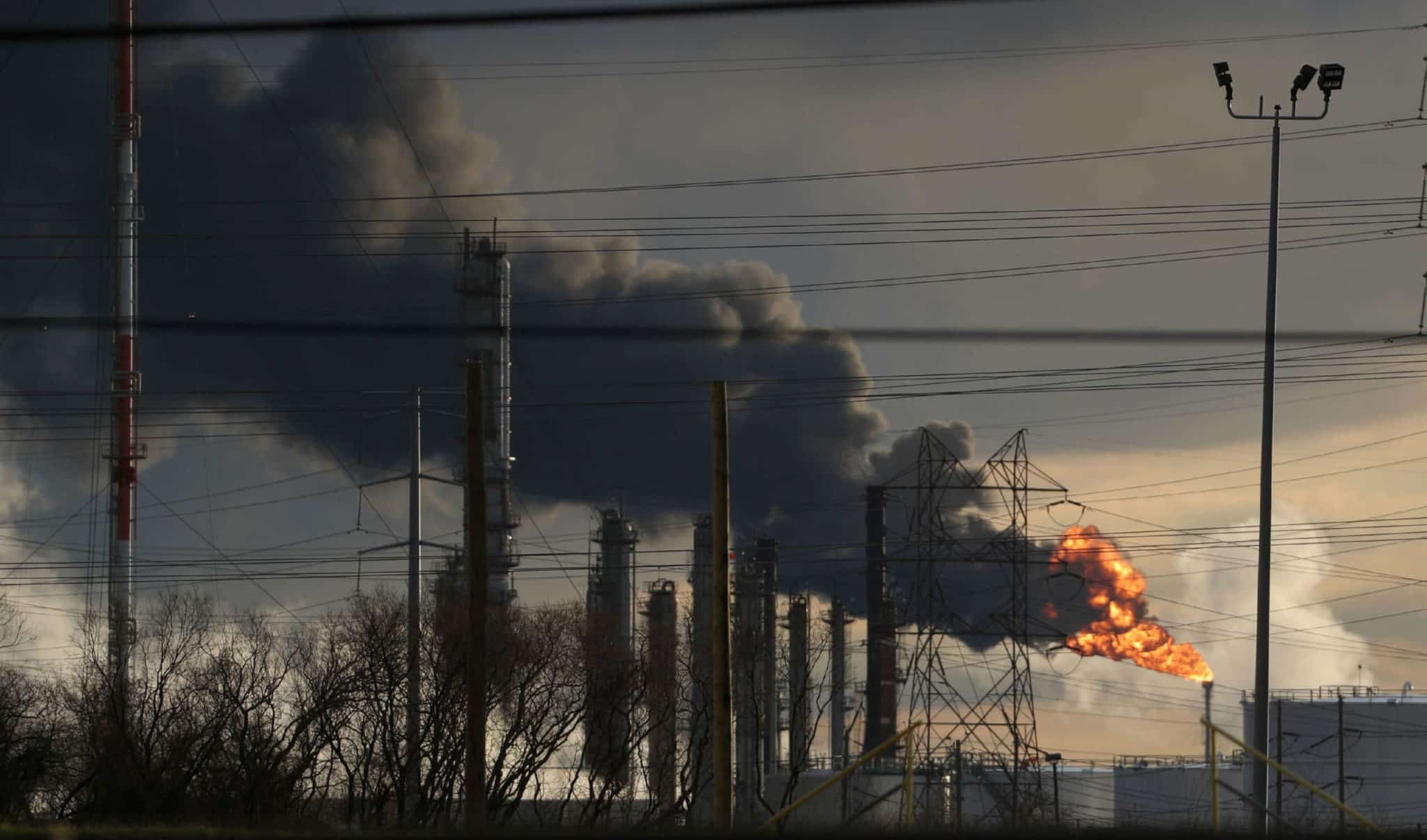 Les poursuites climatiques contre l’industrie des combustibles fossiles se rapprochent désormais du procès