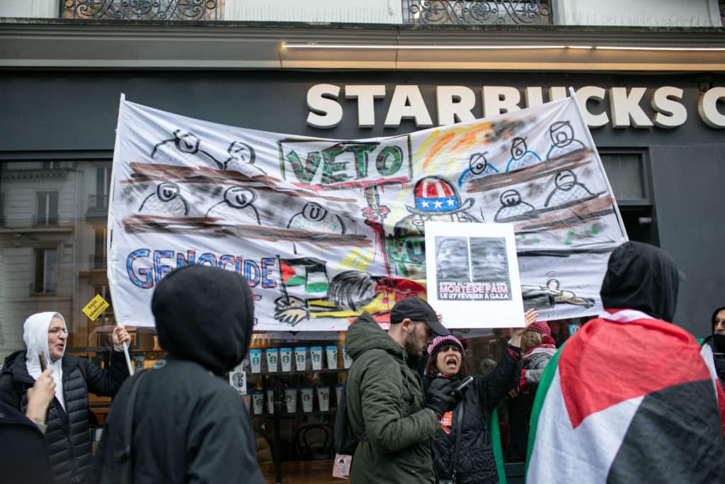 Comment la solidarité avec la Palestine a contribué à stimuler les travailleurs de Starbucks United