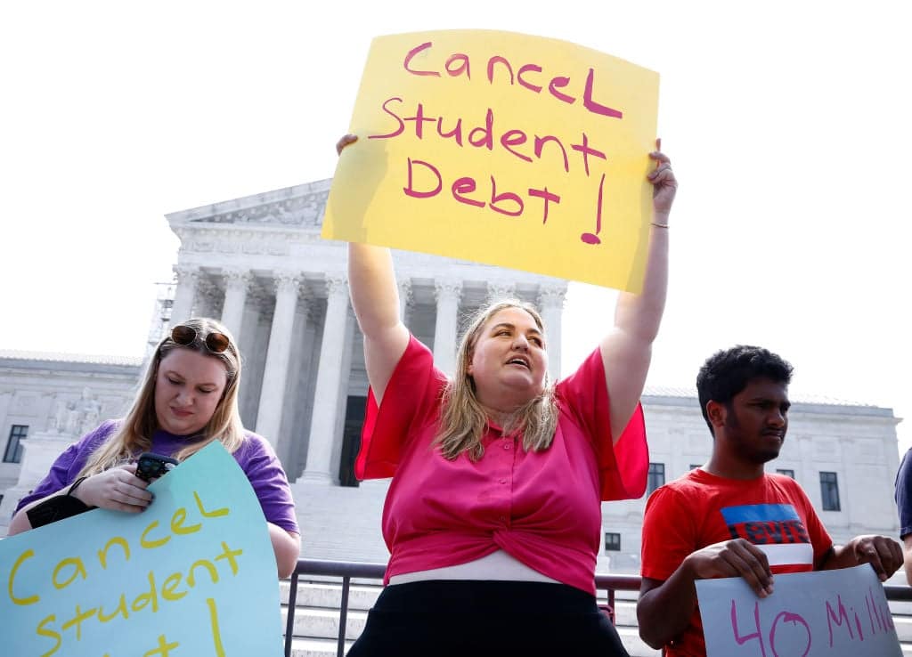 Biden va renoncer à 1,2 milliard de dollars supplémentaires de dette étudiante pour plus de 150 000 emprunteurs