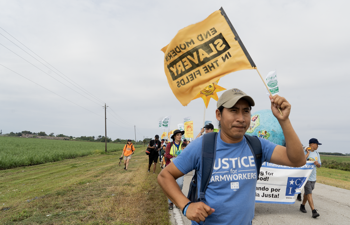 Les ouvriers agricoles et leurs alliés marchent 80 kilomètres sur 5 jours en 2023 pour exiger que Wendy's, Kroger et Publix rejoignent le FFP.